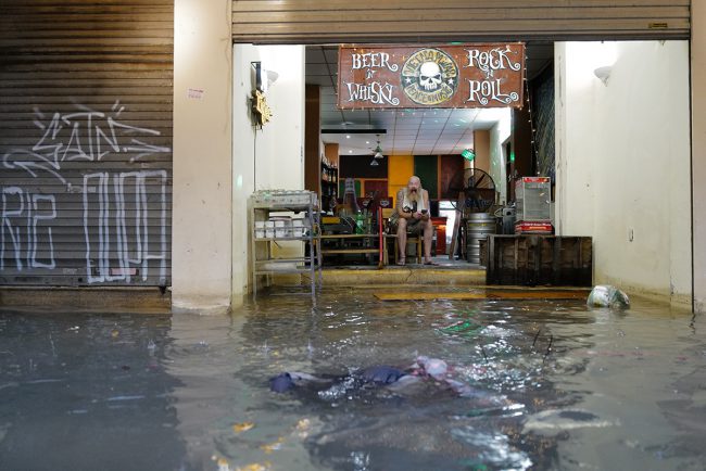 pho-quanh-ho-guom-ngap-sau