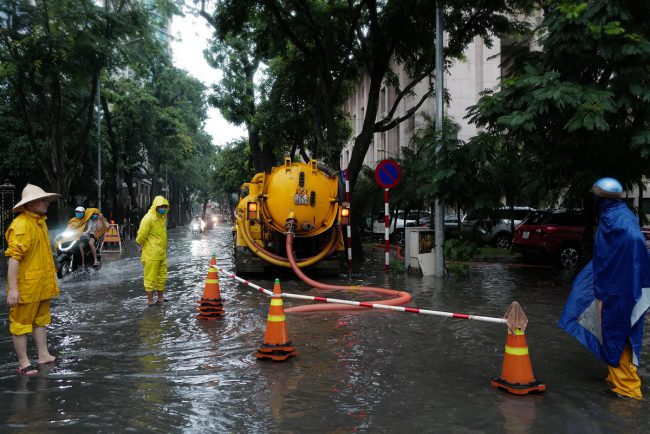 pho-quanh-ho-guom-ngap-sau