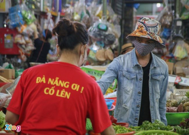 nguoi-dan-da-nang-duoc-phat-phieu-di-cho