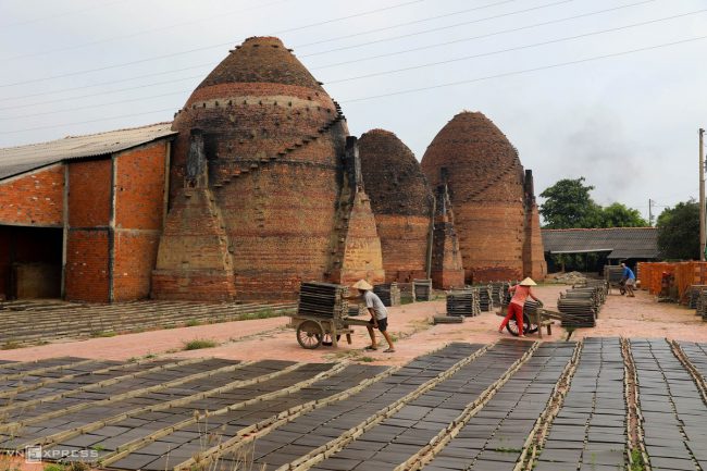 lo-gach-tram-tuoi-o-mien-tay