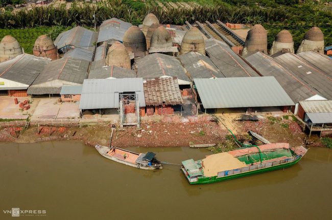 lo-gach-tram-tuoi-o-mien-tay