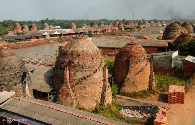 lo-gach-tram-tuoi-o-mien-tay