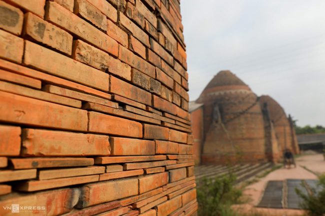 lo-gach-tram-tuoi-o-mien-tay