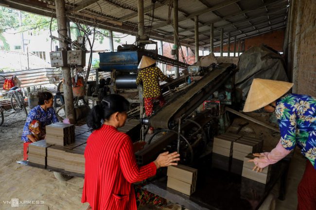 lo-gach-tram-tuoi-o-mien-tay