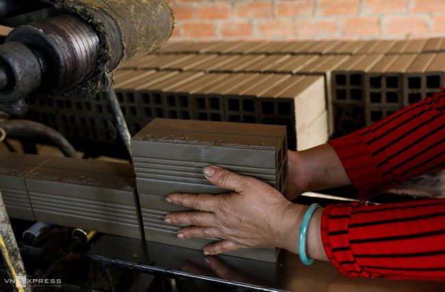 lo-gach-tram-tuoi-o-mien-tay