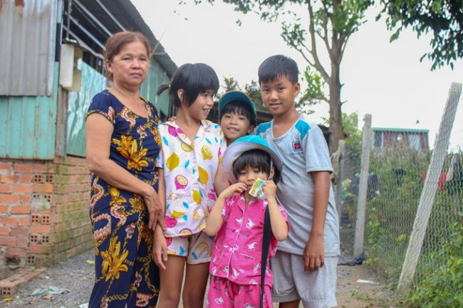 phu-ba-ban-ve-so-nuoi-ong