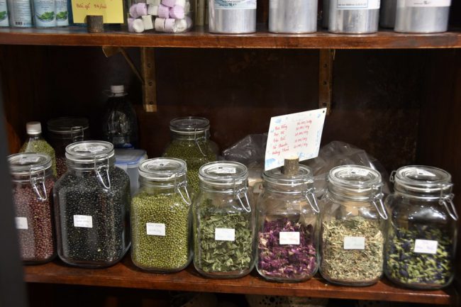 tram-xanh-cho-nguoi-tre-ghe-song-xanh