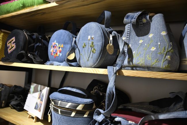 tram-xanh-cho-nguoi-tre-ghe-song-xanh