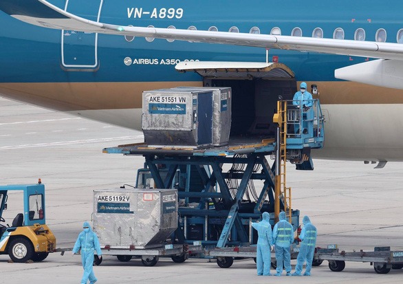 gia-ve-may-bay-giai-cuu