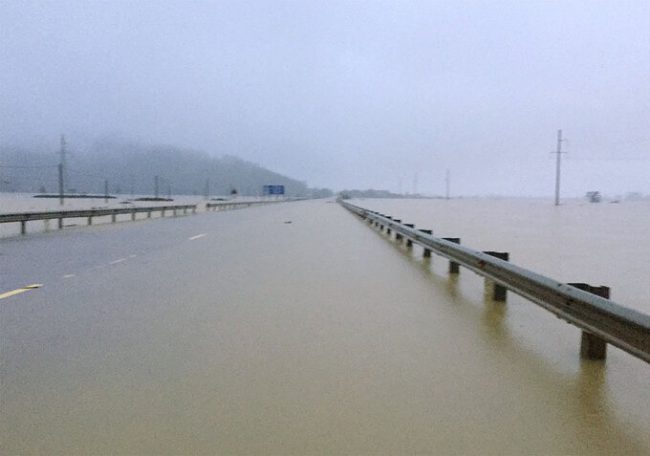 quoc-lo-1a-qua-ha-tinh-ngap-sau