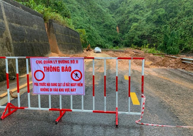 hang-loat-tuyen-duong-sat-lo-sau-lu