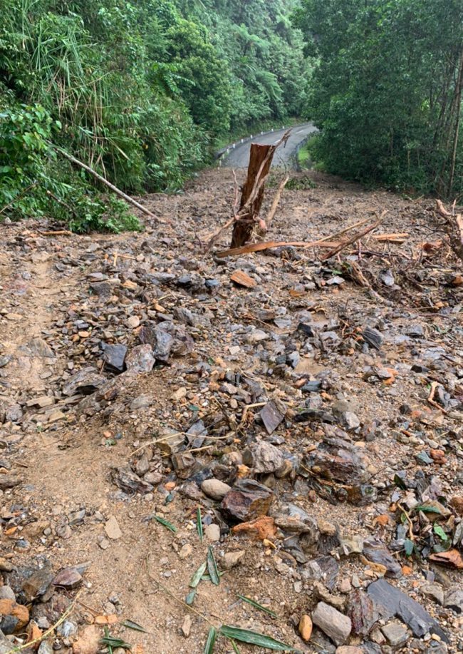 hang-loat-tuyen-duong-sat-lo-sau-lu