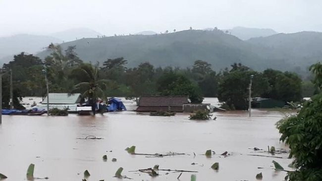 nhieu-khu-dan-cu-ngap-sau-trong-mua-lon