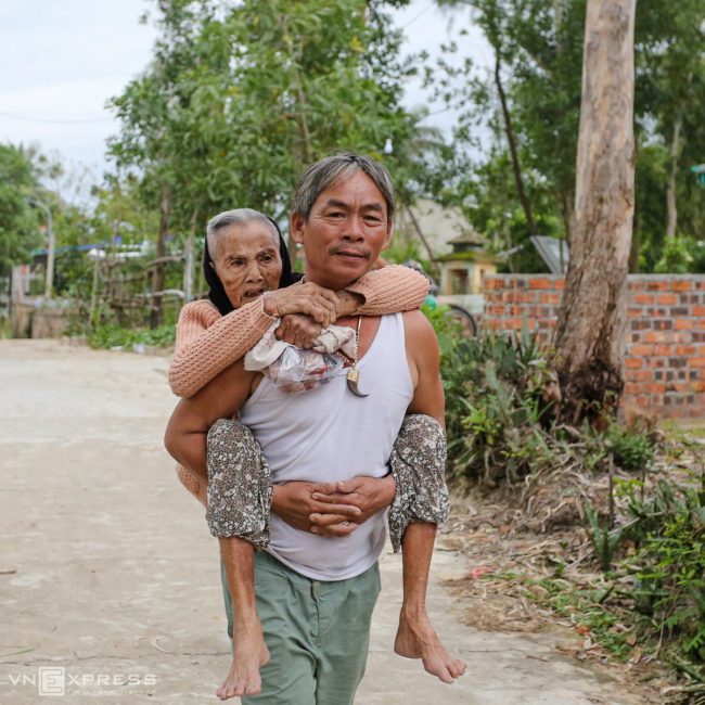 nguoi-mien-trung-chay-bao-molave