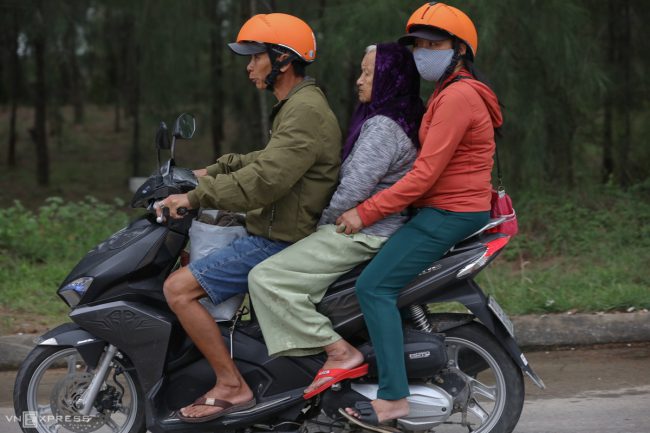 nguoi-mien-trung-chay-bao-molave