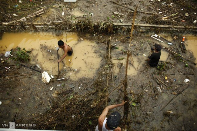 rac-thai-bua-vay-cau-go-lim