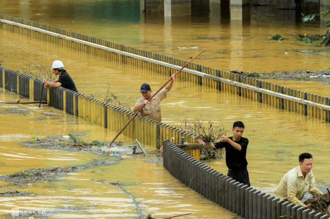 rac-thai-bua-vay-cau-go-lim