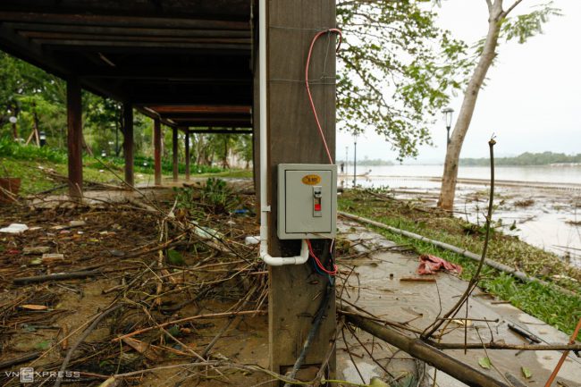 rac-thai-bua-vay-cau-go-lim