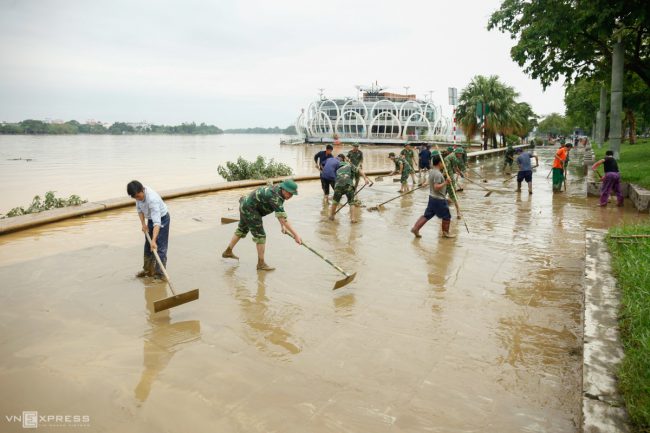 rac-thai-bua-vay-cau-go-lim