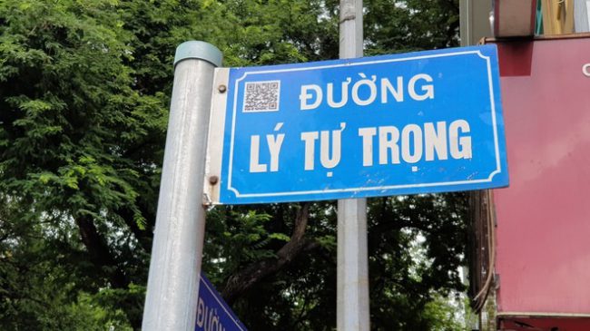 tp.hcm-gan-qr-code-tren-bang-ten-duong