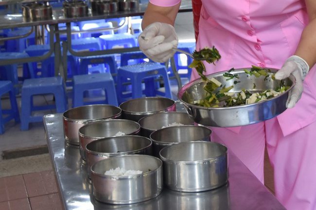 giam-sat-bua-an-ban-tru