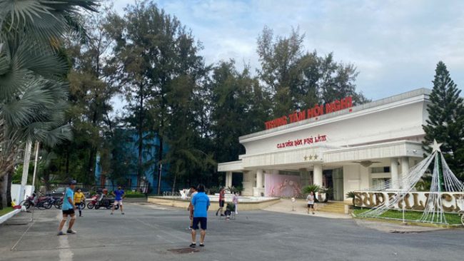 cong-vien-bi-chiem-dung