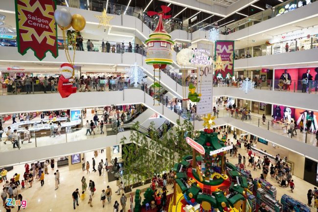 duong-pho-tphcm-ngap-tran-khong-khi-giang-sinh-