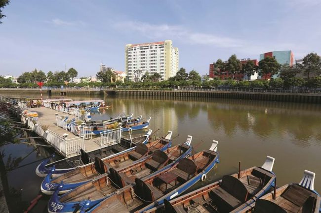 khai-thac-dac-thu-song-nuoc