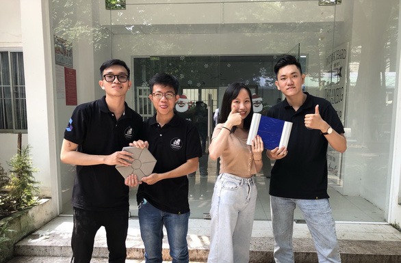 lam-gach-tu-rac-thai-nhua