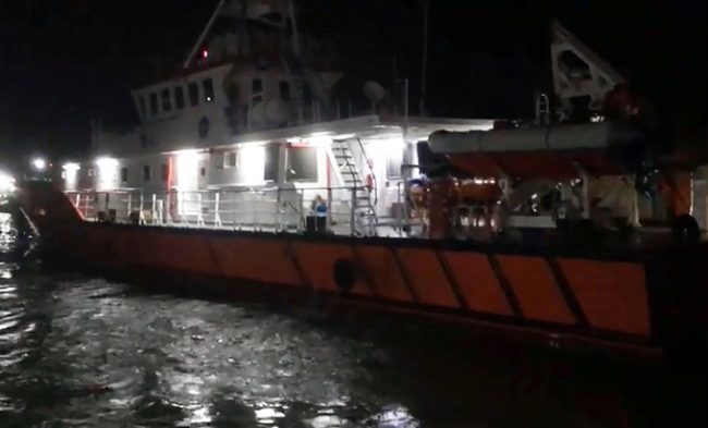 tau-panama-chim-dao-phu-quy