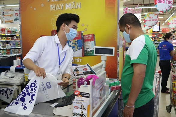 sinh-vien-tphcm-vao-mua-lam-them-tet