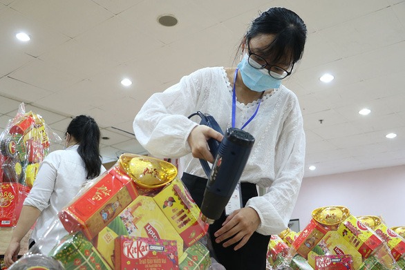 sinh-vien-tphcm-vao-mua-lam-them-tet