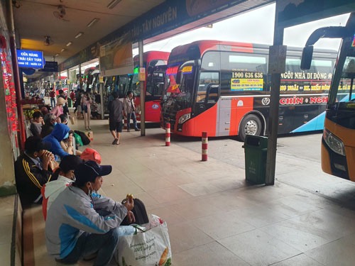 toan-canh-xe-tau-tet-truoc-cao-diem