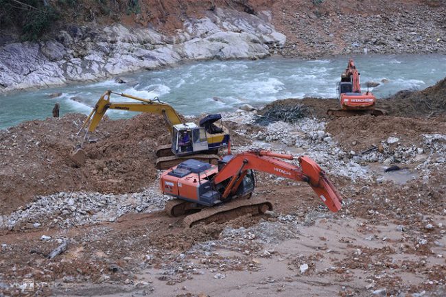 tiep-tuc-tim-kiem-11-cong-nhan-mat-tich-o-rao-trang