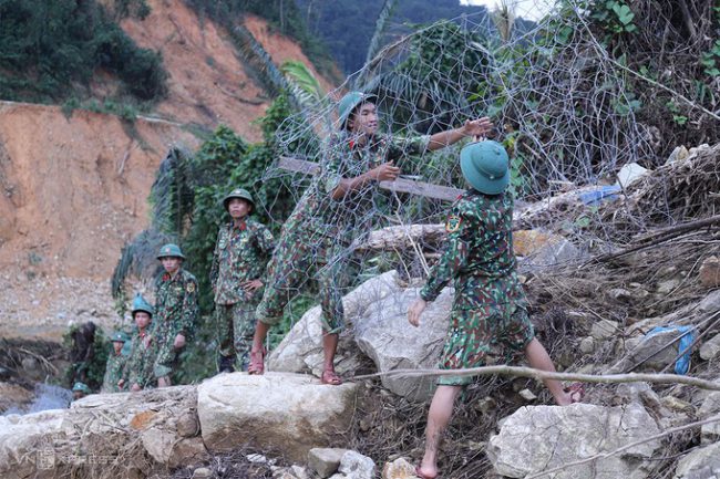 tiep-tuc-tim-kiem-11-cong-nhan-mat-tich-o-rao-trang