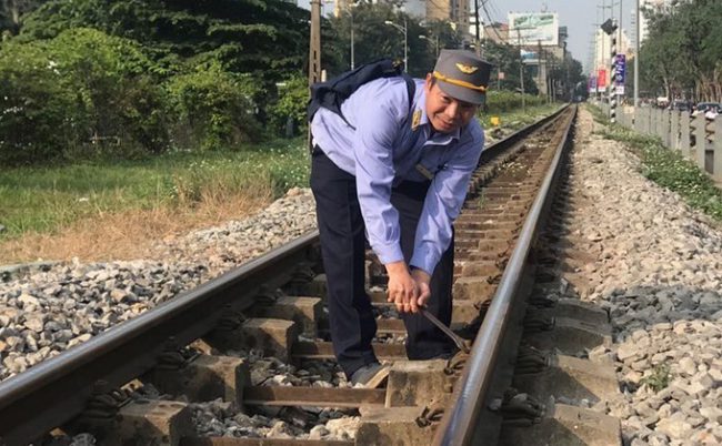 nganh-duong-sat-keu-cuu-vi-11-000-lao-dong-bi-no-luong