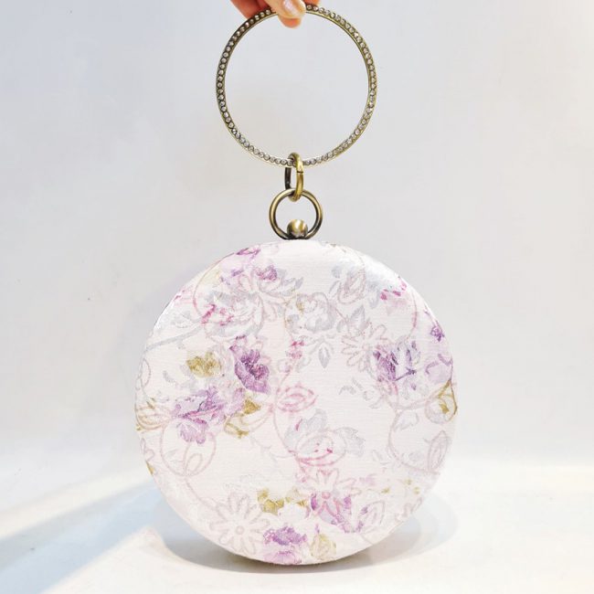 tai-sinh-quan-ao-cu-thanh-tui-xach