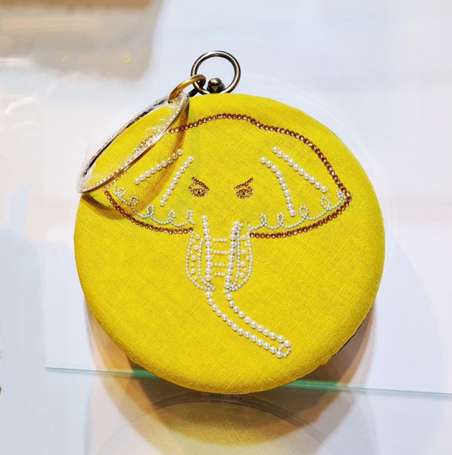 tai-sinh-quan-ao-cu-thanh-tui-xach