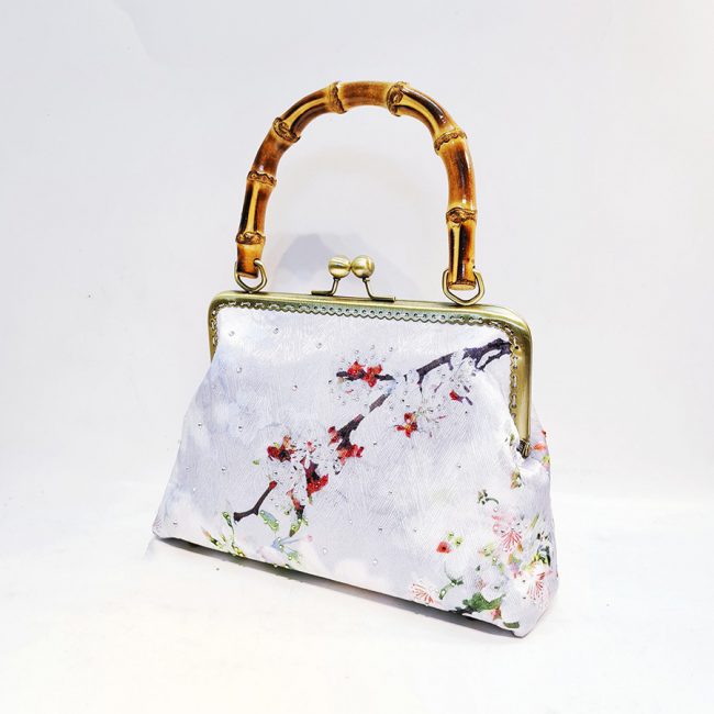 tai-sinh-quan-ao-cu-thanh-tui-xach