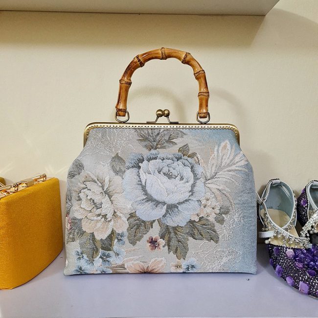 tai-sinh-quan-ao-cu-thanh-tui-xach