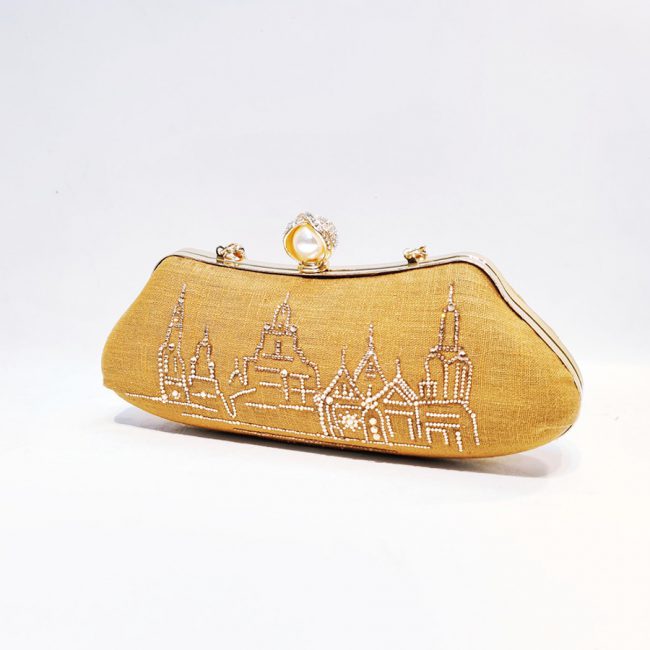 tai-sinh-quan-ao-cu-thanh-tui-xach