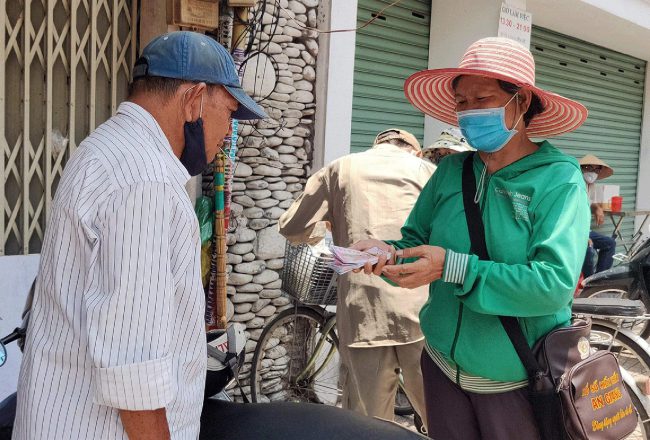 nguoi-ban-ve-so-dao-bi-cat-giam-hoa-hong