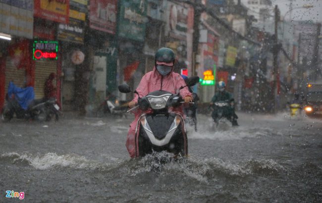 mua-30-phut-khu-vuc-cho-thu-duc-ngap-sau-trong-bien-nuoc