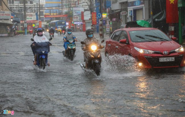 mua-30-phut-khu-vuc-cho-thu-duc-ngap-sau-trong-bien-nuoc