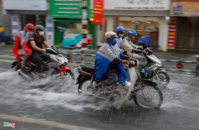 mua-30-phut-khu-vuc-cho-thu-duc-ngap-sau-trong-bien-nuoc