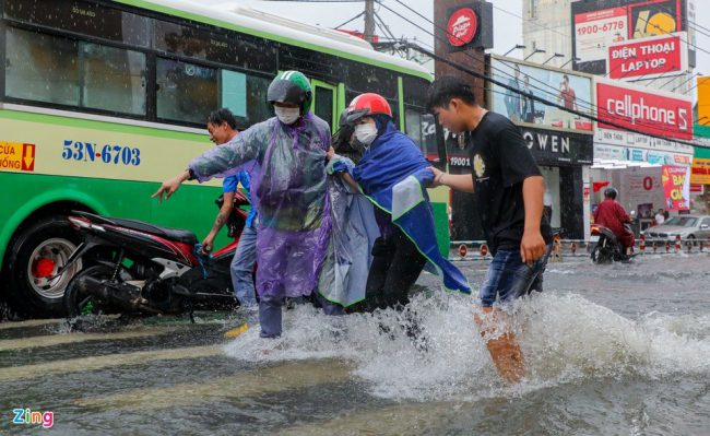 mua-30-phut-khu-vuc-cho-thu-duc-ngap-sau-trong-bien-nuoc