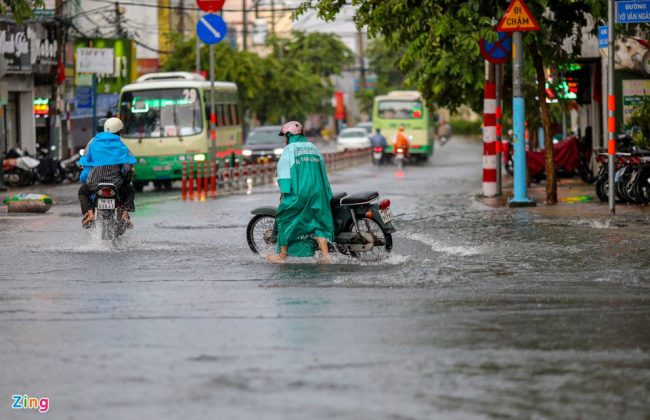 mua-30-phut-khu-vuc-cho-thu-duc-ngap-sau-trong-bien-nuoc