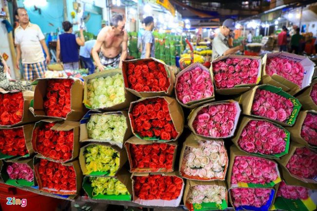 tphcm-dong-y-mo-cua-cho-hoa-dam-sen-trong-3-ngay