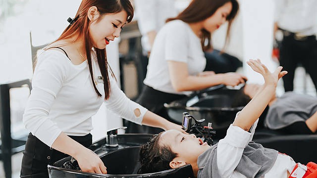 lam-massage-goi-dau-cat-toc-phai-dong-thue-tu-1-8