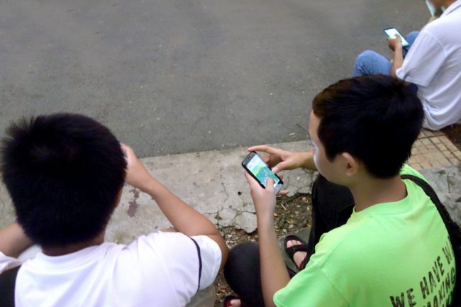 lang-thang-tren-khong-gian-mang-khien-tre-de-bi-xam-hai